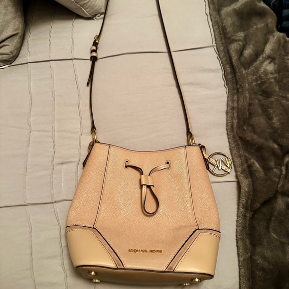 Michael Kors, pastel pink mini bucket bag - Picture 1 of 8